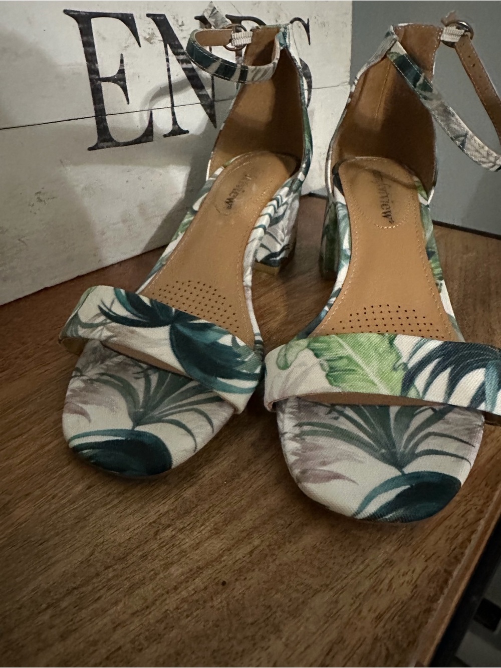 comfortview Tropical Leaf Ankle-Strap Sandals in Green and Cream